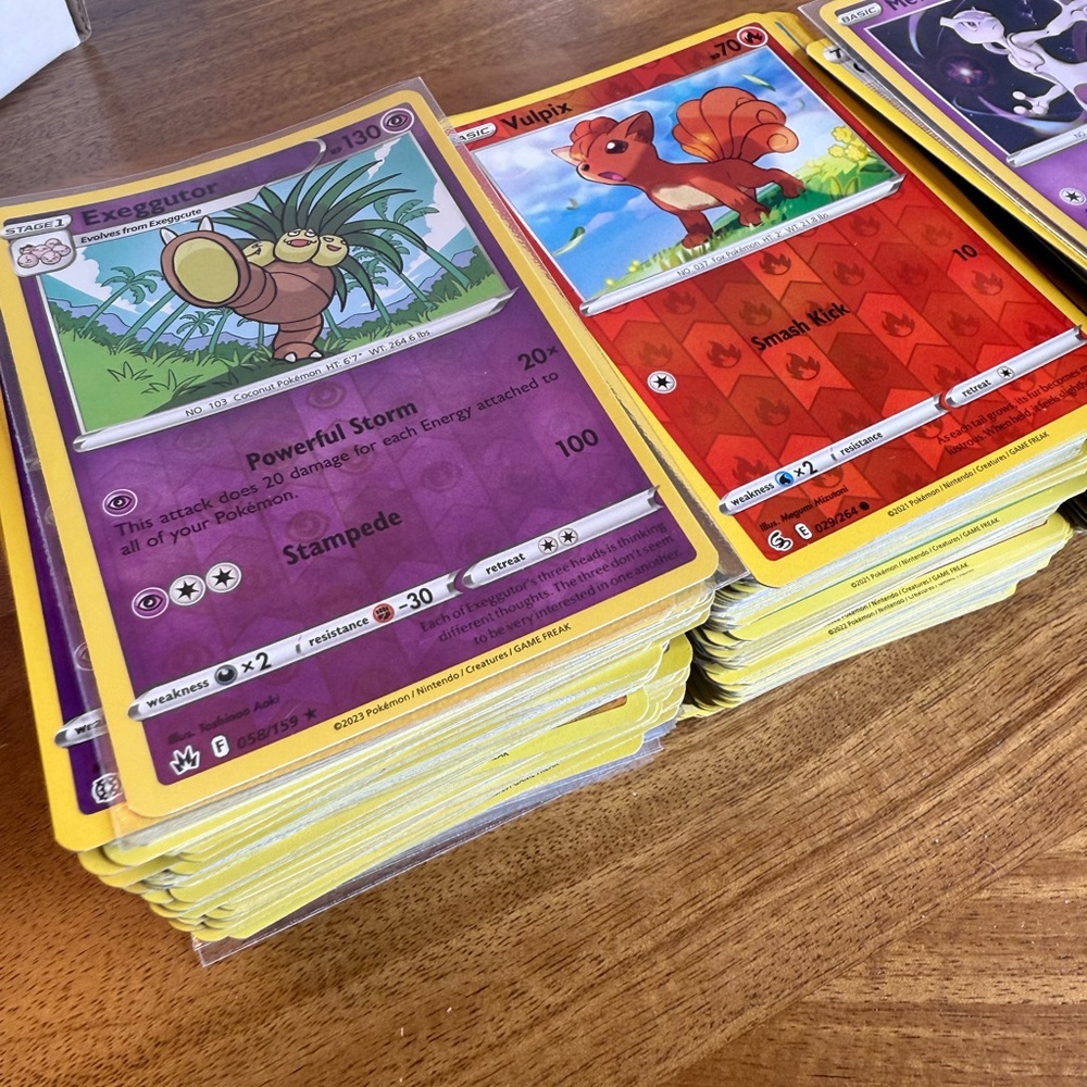 Assorted Bundle of 200 Pokemon Bulk Trading Cards - Picture 3 of 5